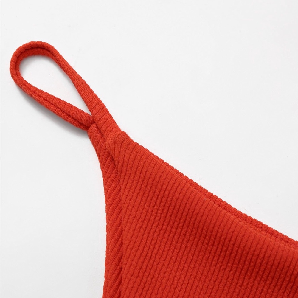 Red bikini - Picture 5 of 6
